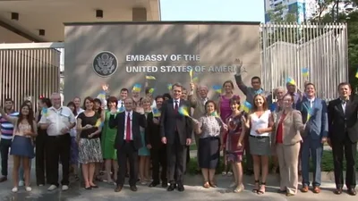 Посольство США поздравило Украину с Днем Независимости на 17 языках