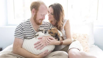 Как мило: влюбленная пара превратила собачку в новорожденного младенца