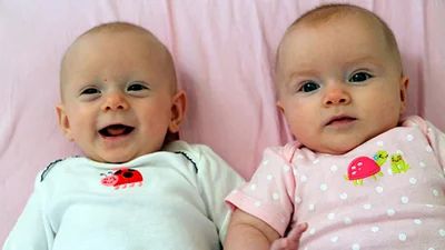 Вредные дети: как уложить близнецов спать