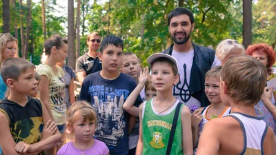 Виталий Козловский выступил для детей с Востока Украины