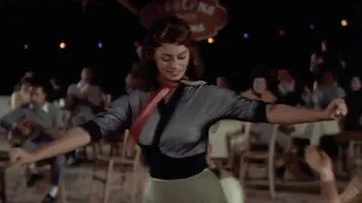 Софи Лорен танцует мамбо италиано