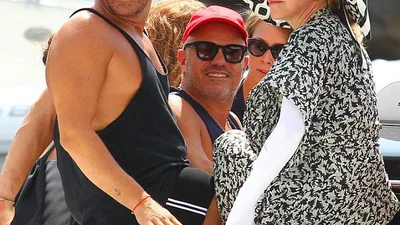 Мадонна прилетела на отдых к загулявшей дочери