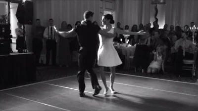 Невероятно! Пара исполнила сцену из «Грязных танцев» на свадьбе