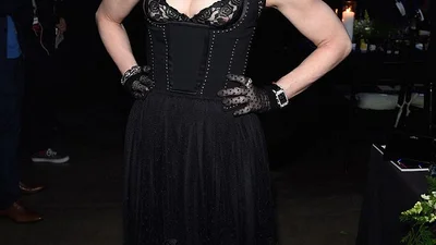 56-летняя Мадонна показала грудь на вечеринке 