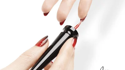 "Loubi under": настоящие "лубутены" можна носить и на руках