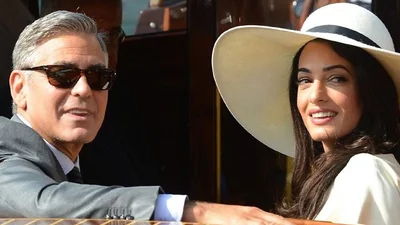 Джордж Клуни показал папарацци новоиспеченную жену в Венеции