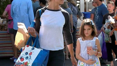 Кэти Холмс показала подросшую красавицу-дочку