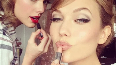 Сладкий октябрь: интересная жизнь Тейлор Свифт в соцсетях