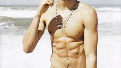 Идеальный торс: Откровенные фото известного модели