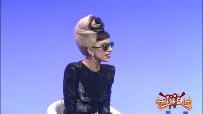 Леди Гага желает иметь троих детей, а Паттинсон отрастил смешные усы
