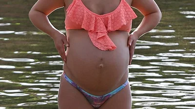 Беременная Хайден Панеттьери оголилась на Гавайях