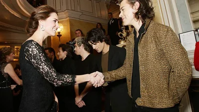 Беременная Кейт Миддлтон в роскошном платье сходила на концерт