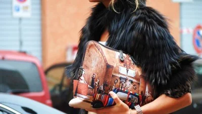 Модное решение: сумка-конверт снова в моде