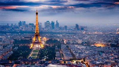 Романтическое настроение: как выглядит прогулка по ночному Парижу