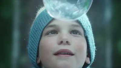 Мир покорила реклама о красоте мыльных пузырей зимой