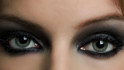 Учимся делать ультрамодный в этом сезоне макияж "Smoky eyes"