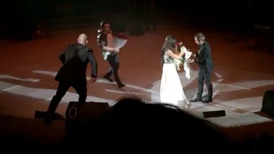 З Нюші публічно зірвали спідницю