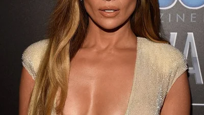 Дженнифер Лопес пришла с голой грудью на People Magazine Awards 2014