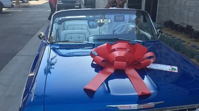Певица Игги Азалия подарила бойфренду роскошный кабриолет