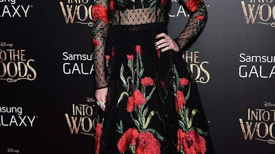 Эмили Блант вышла в роскошном платье Dolce & Gabbana