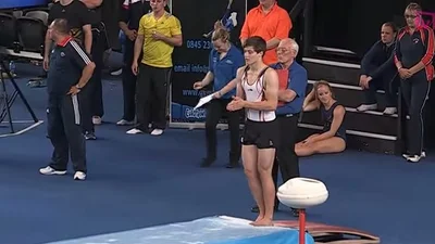 Невероятно: гимнаст нарушил все правила гравитации