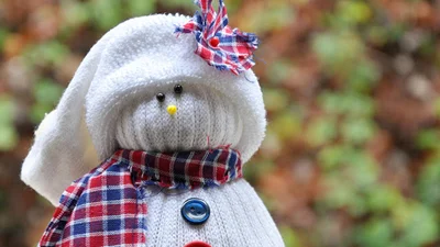 Уроки рукоделия: милый снеговик из обычных носков