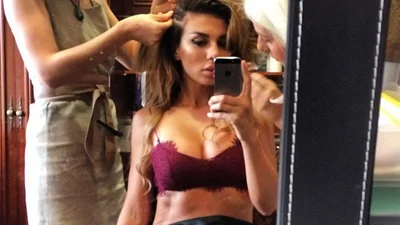 Анна Седокова поменяет свой Айфон на книжки