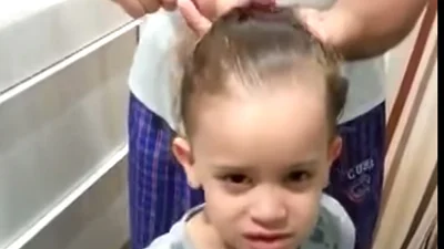 Заботливый папа умеет делать причёски