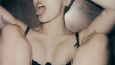 Голая Майли Сайрус в образе порно звезды