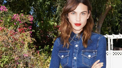 Икона стиля Алекса Чанг выпустила джинсовую коллекцию