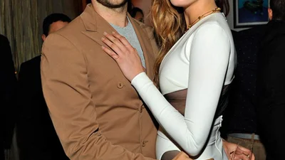 Кара Делевинь носит платья без нижнего белья