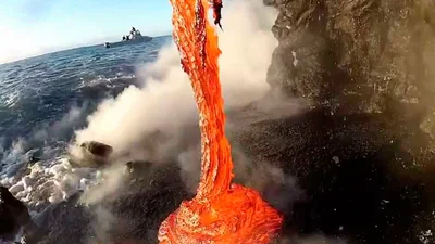 Чудеса природы: вот что бывает, когда лава попадает в океан