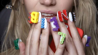 8 неожиданных фактов о лаке для ногтей