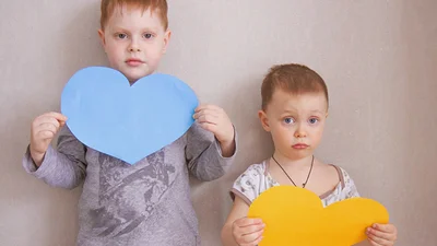 Дети показывают свою любовь к Украине