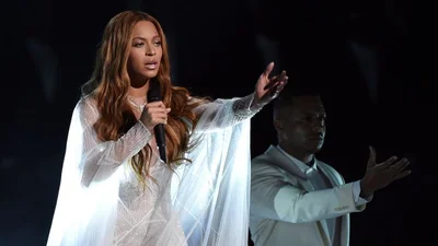 Beyonce впервые выступила с мужским хором