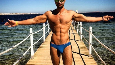 Виталий Козловский показал торс на отдыхе