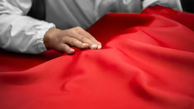 Вот так рождаются сумки Dior