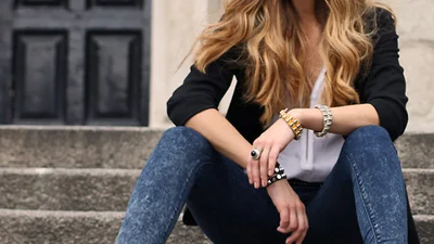 Уличная мода: 20 идей с чем носить джинсы