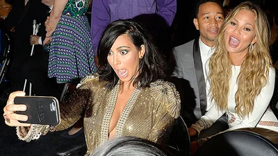 Кривляки: звезды делают смешные селфи