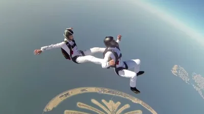 Невероятно: танцевальный дайвинг в небе над Дубаи