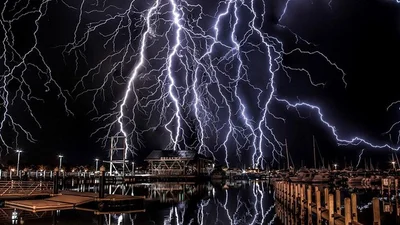 Ужасающая молния шокировала Австралию