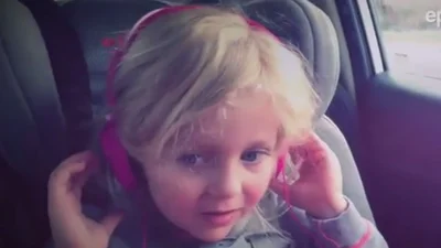 3-летняя девочка смешно перепела Sia "Chandelier"