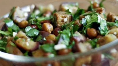 Вегетаріанські рецепти: нут із баклажаном