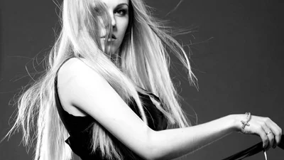 В рокерском стиле: Alyosha и ее новая фотосессия