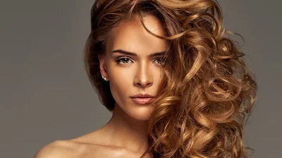 Тени для век помогут сделать волосы гуще