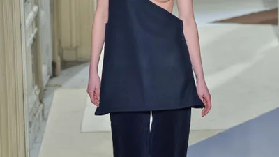 Дизайнеры предлагают оголять грудь в сезоне осень-зима