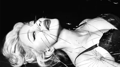 Обнаженная звезда: Мадонна шокировала откровенной фотосессией