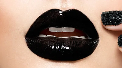Извращения макияжа: в моде черные губы