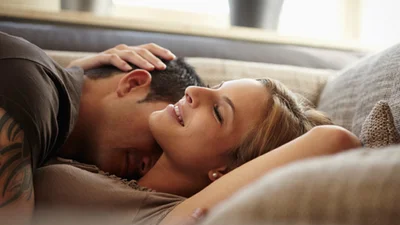 Новая практика: как заняться сексом в одежде