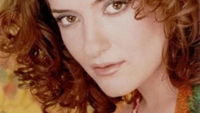 Тогда и сейчас: как менялись прически Натальи Могилевской